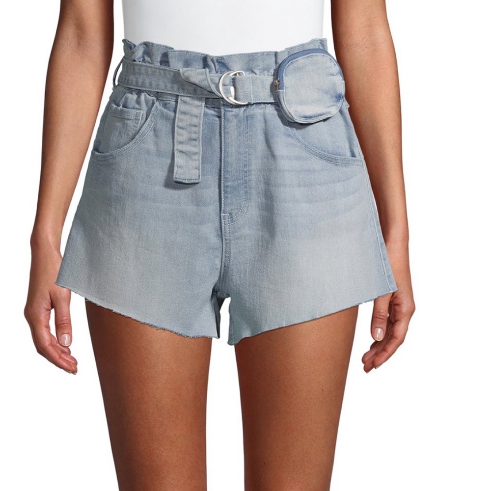 No Boundaries Juniors' Super High Rise
Paperbag Shorts with Self Belt Purse NWT!